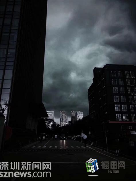 福建发布暴雨蓝色预警 黑云压成“一线天” - 图片新闻 - 东南网