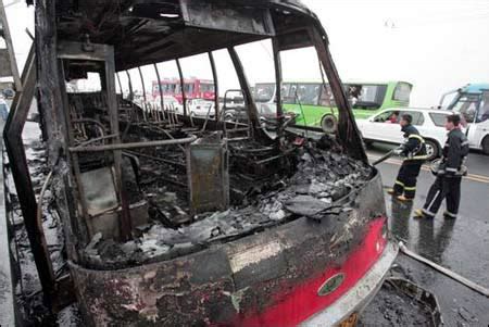 北京13路公交车突然爆炸 车上仅司机