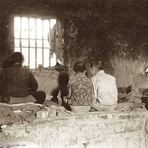 1939年山西临汾老照片 住在窑洞中的贫困人家生活全记录-天下老照片网