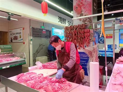猪肉价格近乎腰斩 生猪市场在下行周期徘徊