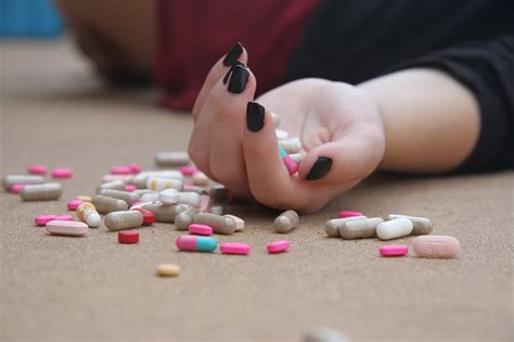 抑郁症一定要吃药才能好吗？长期吃药会不会有依赖性？