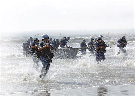 中国海军陆战队讲述：抢滩登陆，我们为冲锋而生