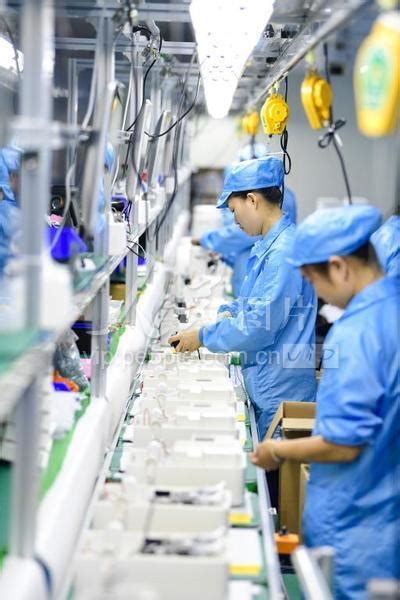江西赣州：外贸订单多 企业生产忙-人民图片网