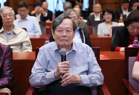 杨振宁的个人资料及简介（中国科学院院士诺贝尔物理学奖获得者）-玩个性