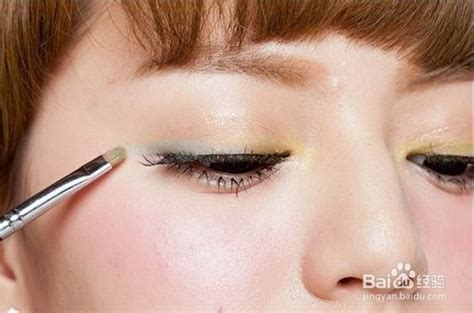 眼妆教程甜美女生头像
