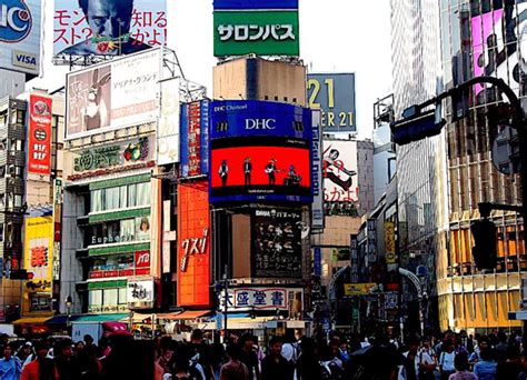日本东京涩谷十字路口LED屏广告-LED大屏广告资讯