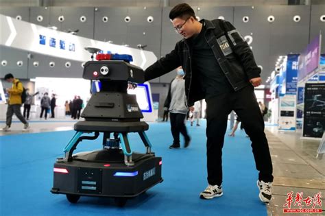 2020中部（长沙）人工智能产博会开幕 记者带你打卡AI“黑科技” - 要闻 - 湖南在线 - 华声在线