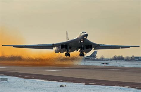 不老的“白天鹅”！俄军图-160新改款亮相，普京当年花3亿抢回8架|普京|白天鹅|图-160_新浪新闻