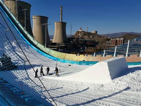 镜记冬奥|首钢滑雪大跳台起跳台搭建完毕 赛道塑形基本完成-千龙网·中国首都网