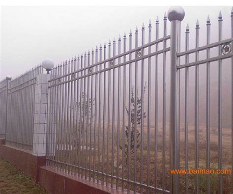 为什么小区都喜欢使用通透性好的围墙围栏_广州鹏晟金属科技有限公司