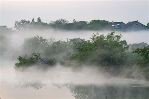 一句话描写雾气仙境,早上雾很美的句子,云雾缭绕_大山谷图库