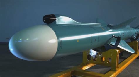 台军首次公开一款对地进攻型导弹“雄风-2E”_新浪新闻