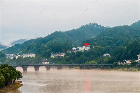 河流涨水洪水照片梅雨季节河流洪水户外高视角摄影图配图高清摄影大图-千库网