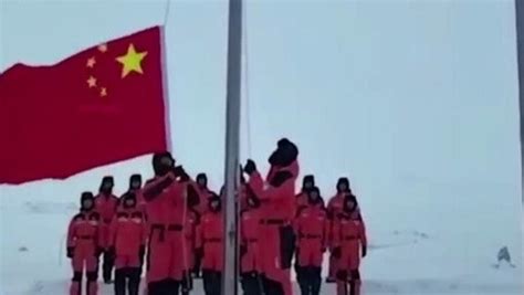 南极中山站升起五星红旗_凤凰网视频_凤凰网