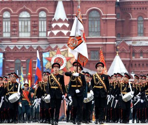令人震撼的历史：红场阅兵的前世今生 | 从莫斯科保卫战到胜利日阅兵 - 微文周刊