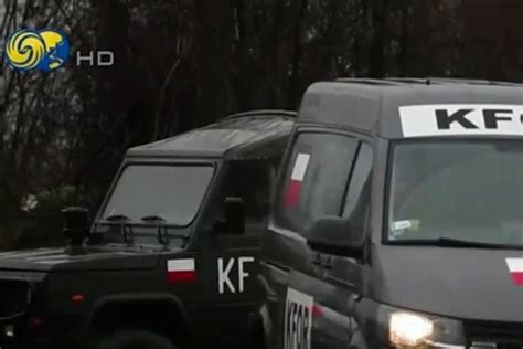科索沃警察与塞族人交火致局势升级 塞尔维亚欲向科索沃派兵_凤凰网