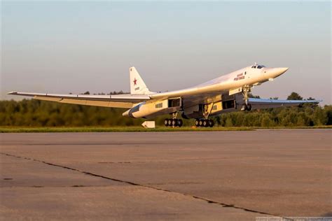 全世界最快轰炸机！白天鹅图-160有多快，加速到每小时2200公里！|轰炸机|白天鹅|图-160_新浪新闻