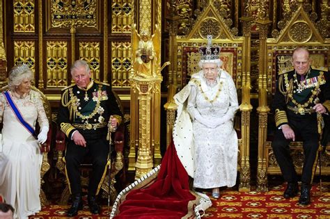 英国女王有实权吗,英国女王和首相谁的权力大-热聚社