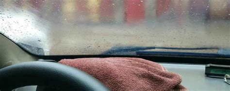 下雨天怎么开空调车窗不起雾-有驾