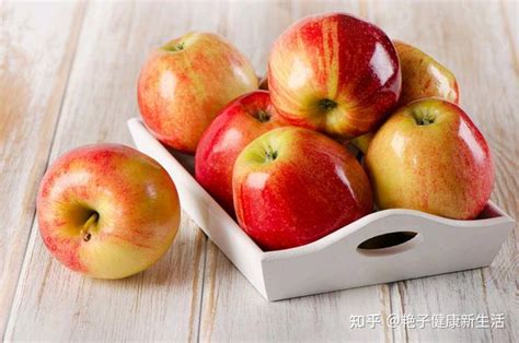 每天坚持吃一个苹果，会不会导致血糖飙升？一文科普下_资讯频道_东方养生