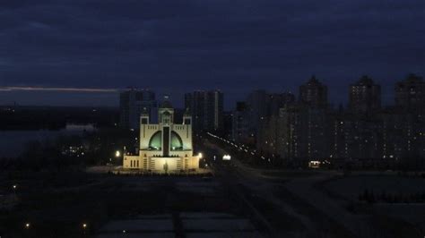 能源设施遭破坏，乌克兰基辅开始轮流停电_凤凰网