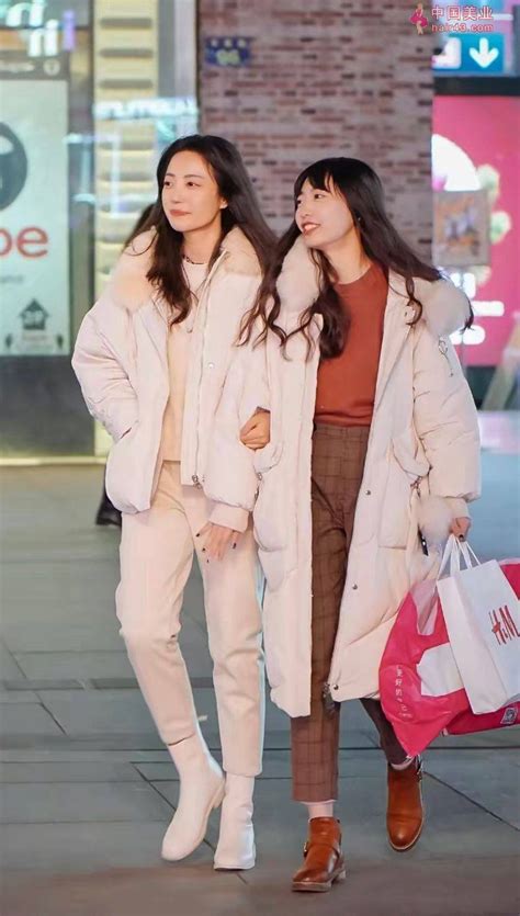 羽绒服甜美女生头像图片