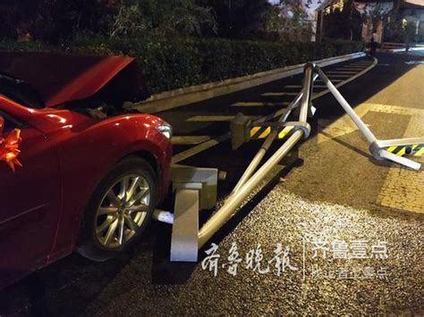 济南玉函立交桥下再次发生车祸 轿车撞坏护栏_手机新浪网