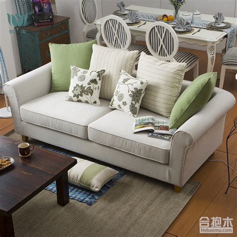 装修公司做的布艺沙发客厅布置图_合抱木装修网