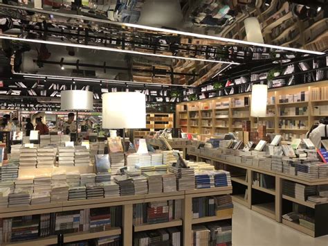 吾言书店：一家被消费者誉为“理想中的书店”_