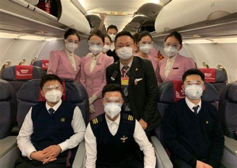 中国女足搭乘中国东航航班凯旋_江南时报_2022年02月08日A01