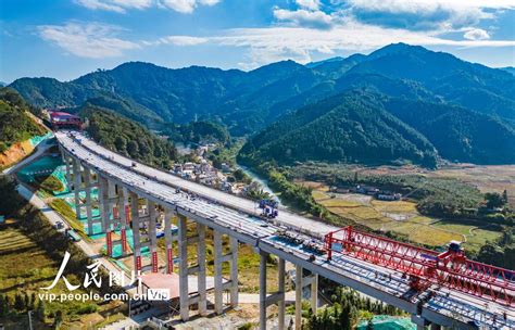 广东清远连山至广西贺州高速公路中邦大桥全幅贯通_建设_作业_项目