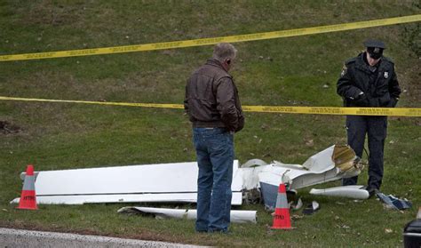 美国一架小型飞机坠毁5人死亡 (组图)_第一金融网