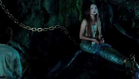 俄罗斯美女被神秘的魔石变成了美人鱼囚禁了一百年，尾巴差点被砍