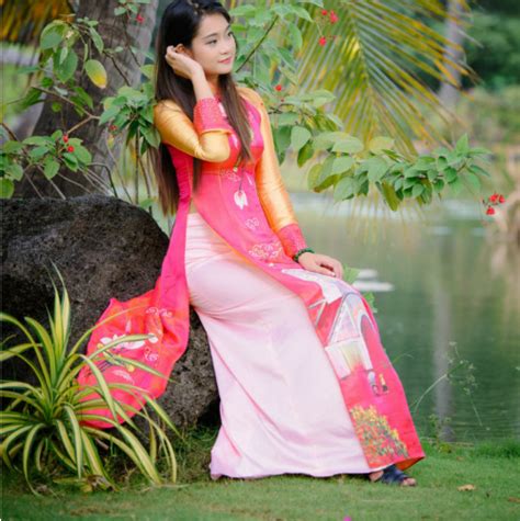 貌美如花的越南姑娘着丝滑般的奥黛写真、清纯美丽 美不胜收