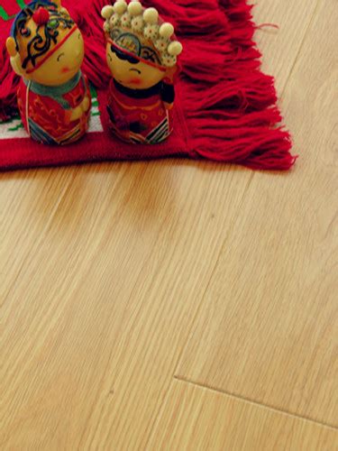 强化木地板家里铺安全吗，甲醛含量多少，如何检测及清除