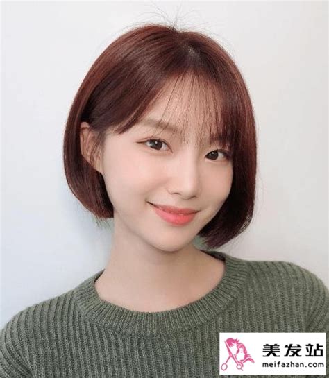 粉棕色短发甜美女生头像