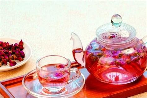 女生最爱：泡玫瑰花茶的正确方法、玫瑰花茶怎么泡好喝一起来了解！_作用