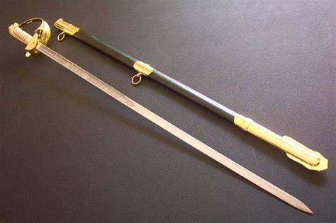 三军仪仗队的指挥刀为何是西洋剑式，而不是中国的传统宝剑样式呢|指挥刀|西洋剑|刀鞘_新浪新闻