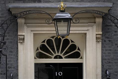 2024唐宁街10号（10 Downing Street），一所乔治风格建筑物，传统上是第一财政大臣的..._唐宁街10号-评论-去哪儿攻略