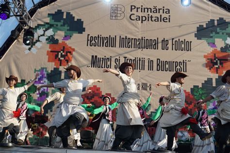 中国民族乐舞《沉香》亮相罗马尼亚国际民俗节