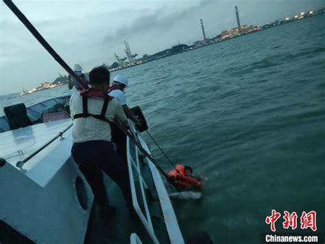 广州海事部门在珠江口紧急救起一跳海轻生船员_手机新浪网