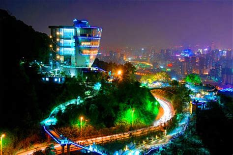 山头俯瞰重庆第二大城市 高楼大桥尽收眼底蔚为壮观|重庆|万州|山头_新浪新闻