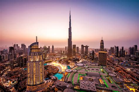 阿联酋迪拜的迪拜购物中心它占地超过1200万平方英尺高清图片下载-正版图片507130459-摄图网