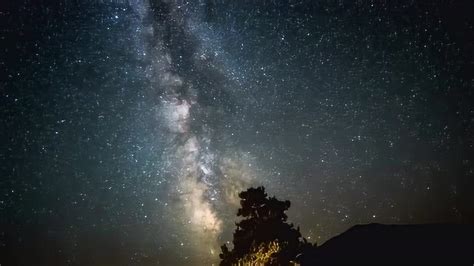 繁星流动 和你同路-4k璀璨繁星浩瀚星空延时摄影
