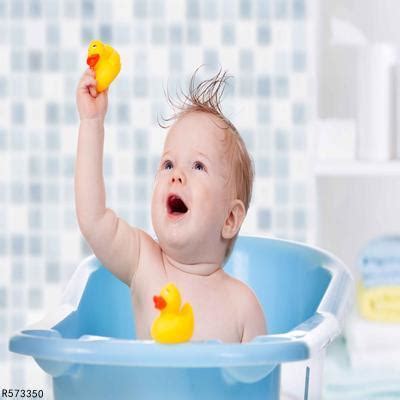 新生儿多久洗一次澡合适 宝宝洗澡要注意什么_宝宝多久洗一次澡比较合适_养生频道_快速问医生
