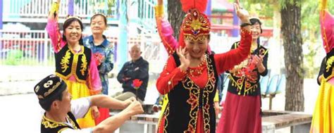 歌舞新疆 魅力无限—推动旅游高质量发展观察_ 媒体报道_ 新疆维吾尔自治区文化和旅游厅