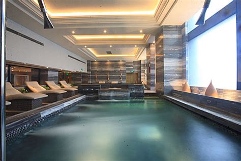 酒店的浴池满是阳高清图片下载-正版图片506008135-摄图网