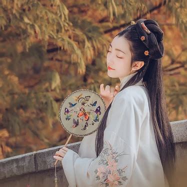 甜美女生头像秋叶真人