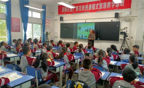 绵阳市涪城区人大代表到杨家小学视察“智慧教育示范区”建设工作 - 四川科技网