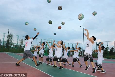 河北广宗：“篮球小子”的快乐暑假 - 封面新闻